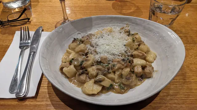 Via Fratelli woodfired pizza restaurant