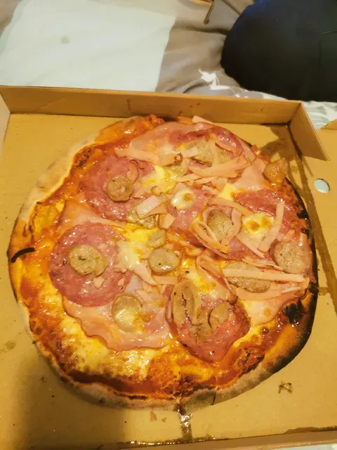 Via Fratelli woodfired pizza restaurant