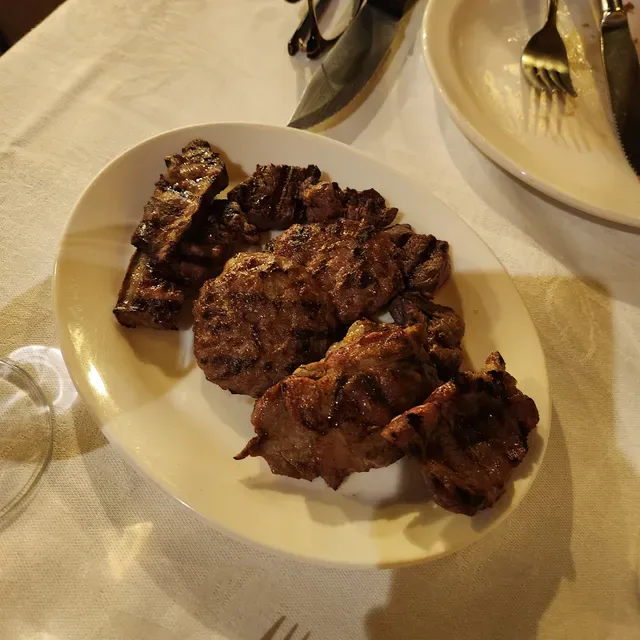 Vlado's Charcoal Grill