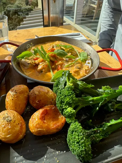 Waves on the Beach Restaurant