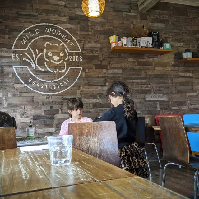 WILD WOMBAT Cafe