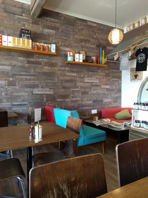 WILD WOMBAT Cafe