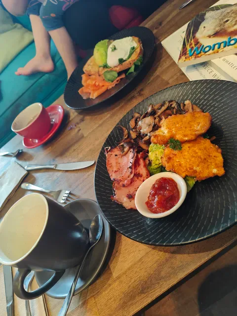 WILD WOMBAT Cafe