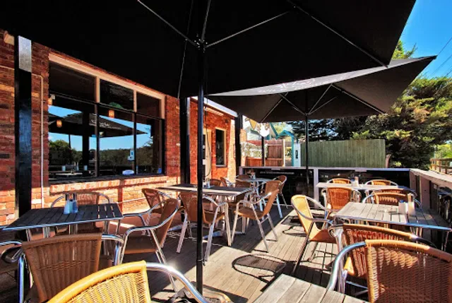 WILD WOMBAT Cafe