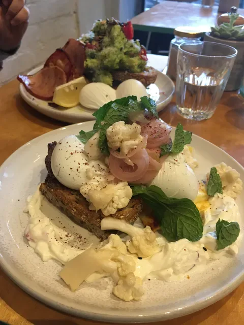 Wolf and Hound Cafe