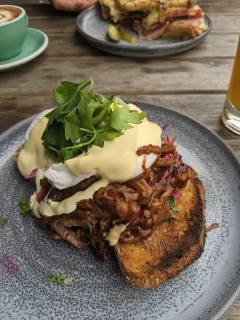 Wolf and Hound Cafe