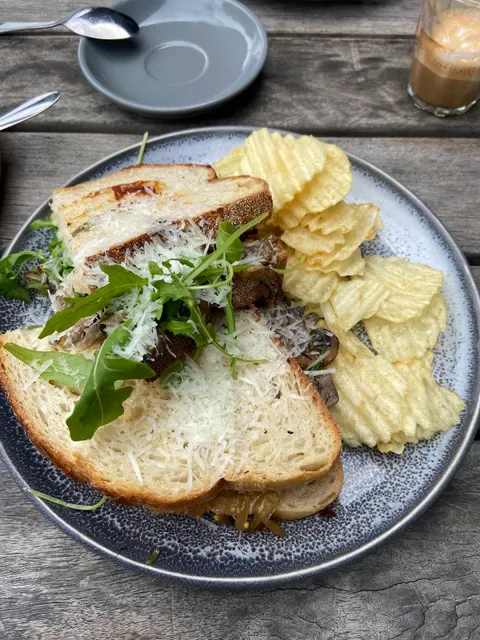 Wolf and Hound Cafe