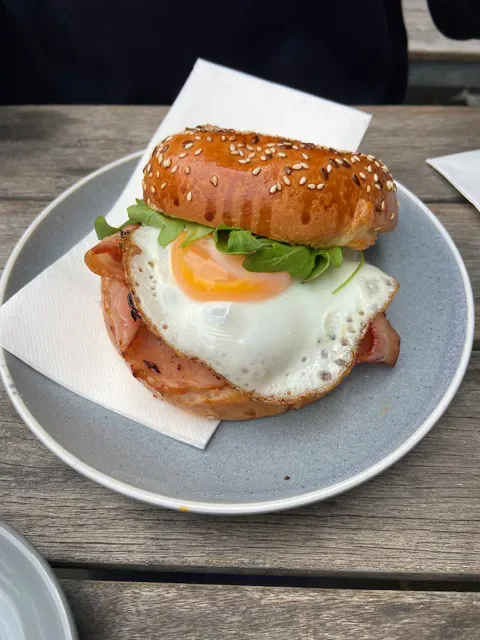 Wolf and Hound Cafe