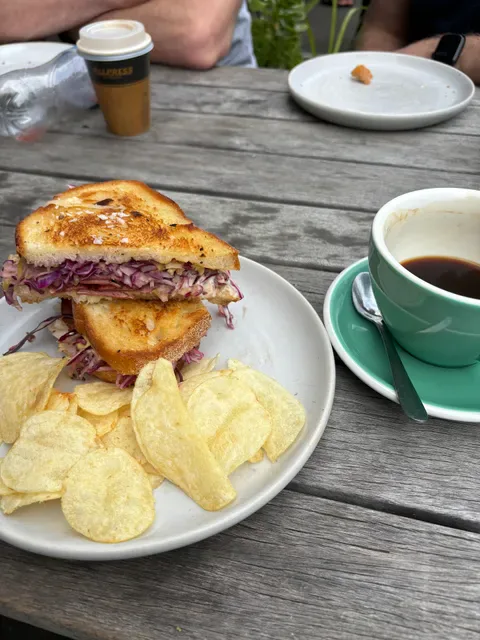Wolf and Hound Cafe