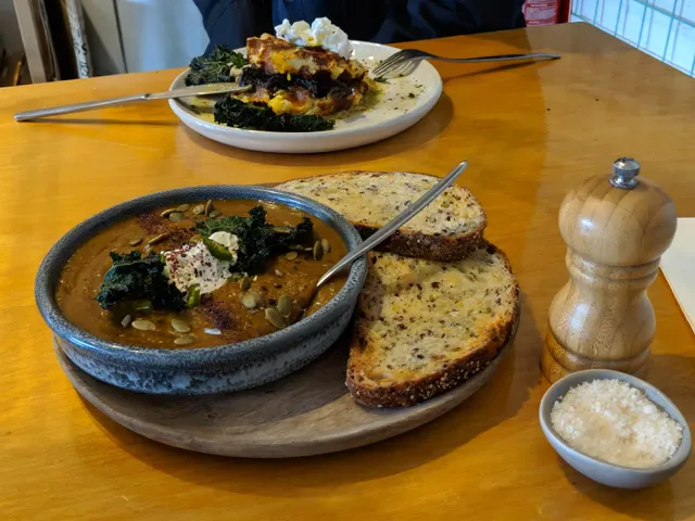 Wolf and Hound Cafe