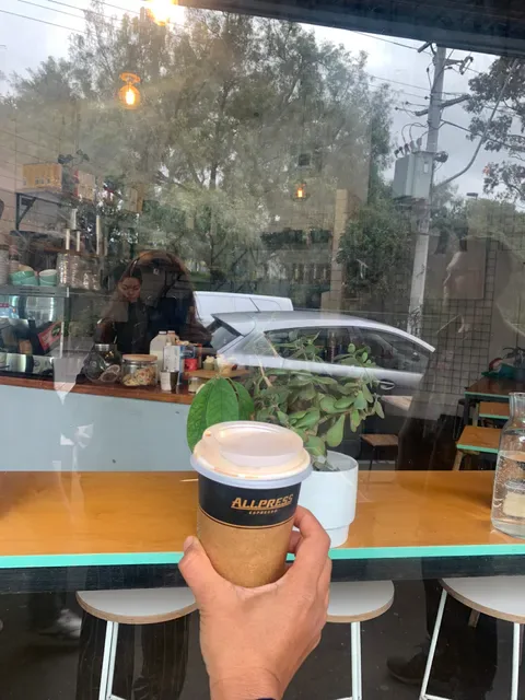 Wolf and Hound Cafe