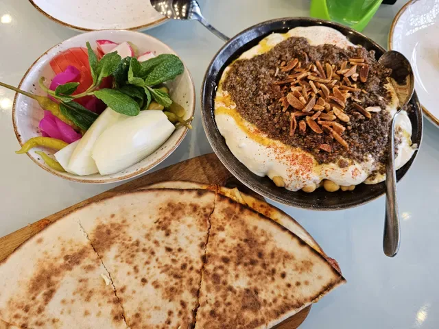 Zeit with Zaytoon