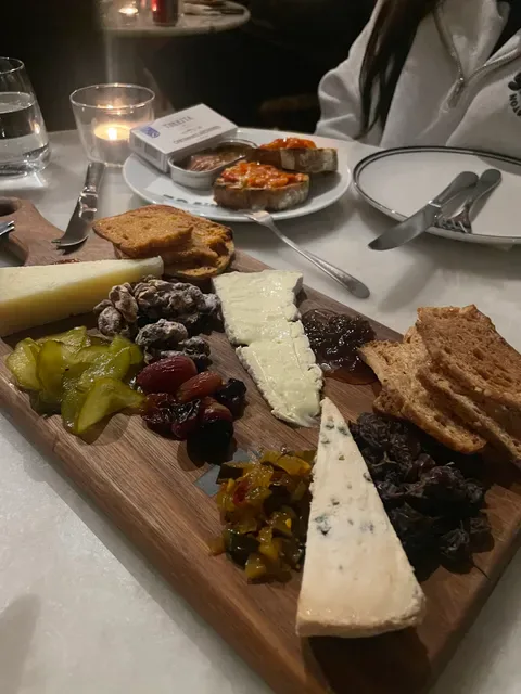 Zsa’s Bar & Bistroteca