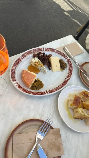 Zsa’s Bar & Bistroteca