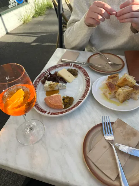 Zsa’s Bar & Bistroteca