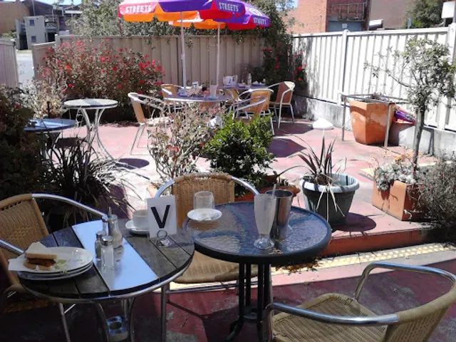 Claudia's Cafe