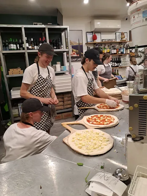 Bastoni Pizzeria