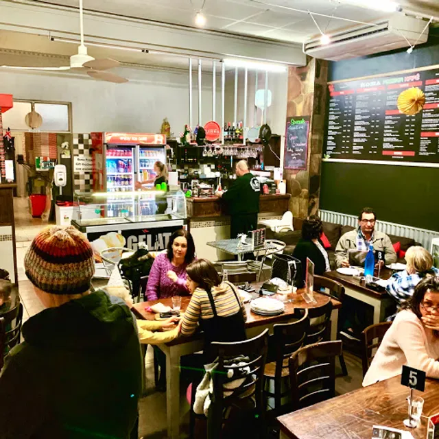 Roma Pizzeria Kafe