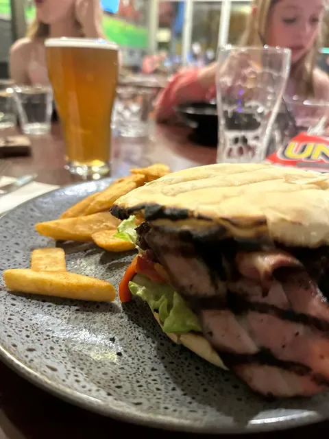 Zephyrz Pizza & Grill