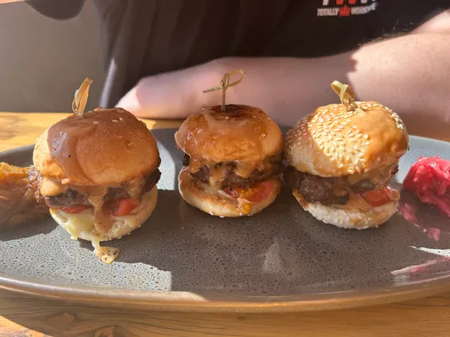 Zephyrz Pizza & Grill