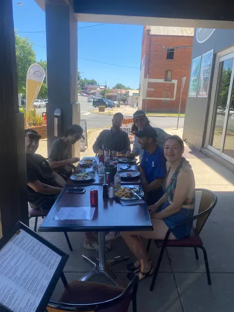 Zephyrz Pizza & Grill
