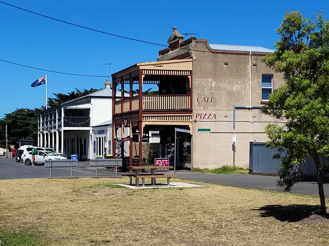 Cliffe's Cafe & Pizza
