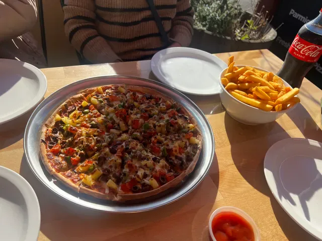 Cliffe's Cafe & Pizza