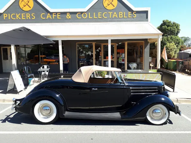 Pickers Cafe and Collectibles