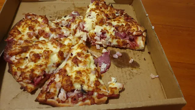 Riviera Pizza Restaurant