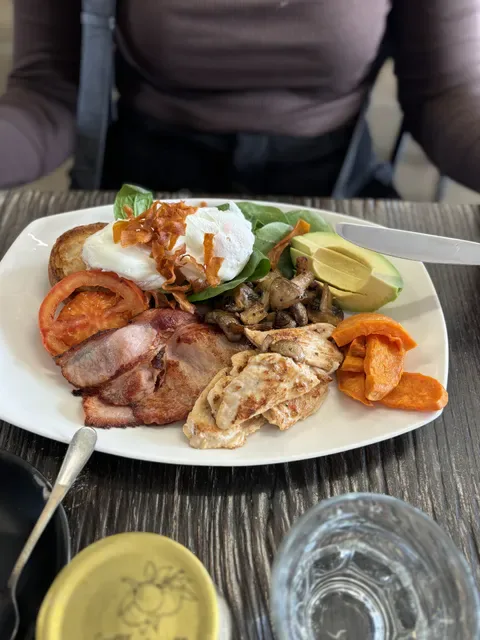 Stanley's Cafe / Restaurant