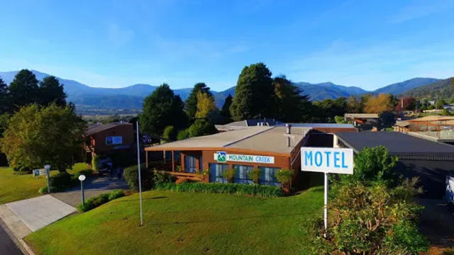 Mountain Creek Motel Bar And Restaurant