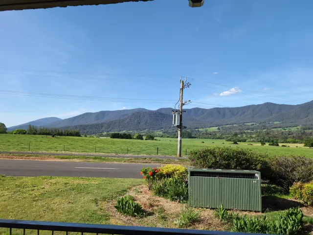 Mountain Creek Motel Bar And Restaurant
