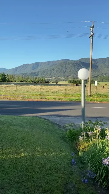 Mountain Creek Motel Bar And Restaurant
