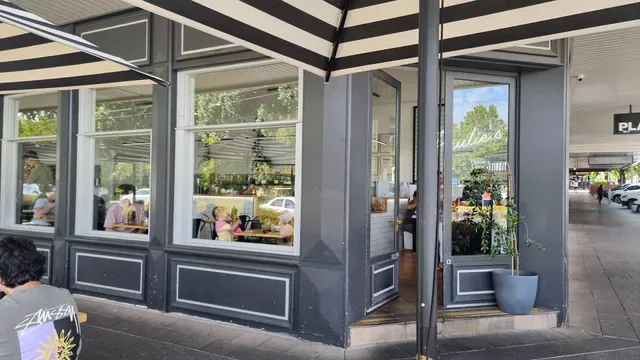 Paulie's Corner Cafe