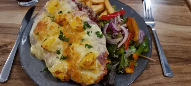 Bundy's Bar & Bites