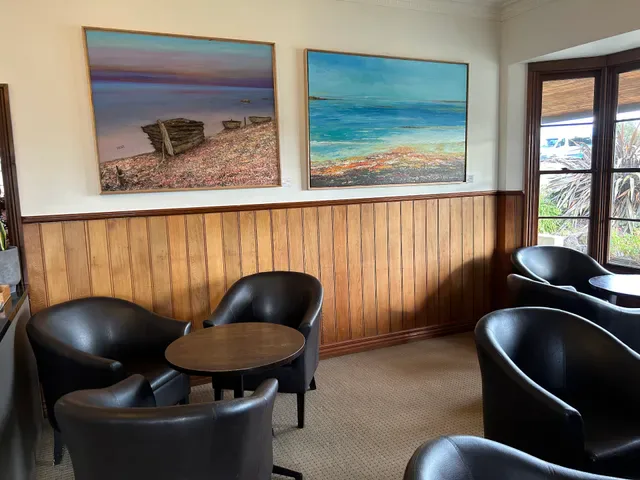 Clovelly Restaurant & Bar