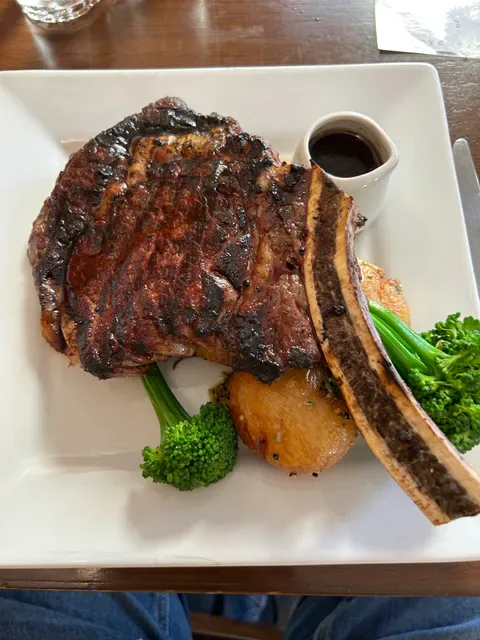 Clovelly Restaurant & Bar
