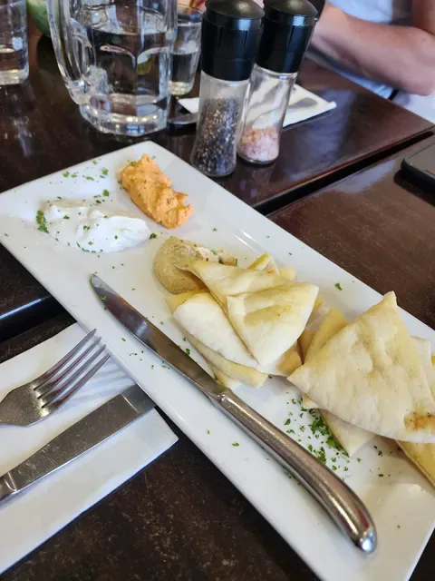 Logans Cafe Restaurant