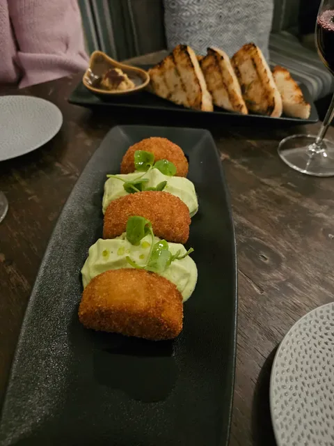 Myrtle By Dave - Bar & Kitchen