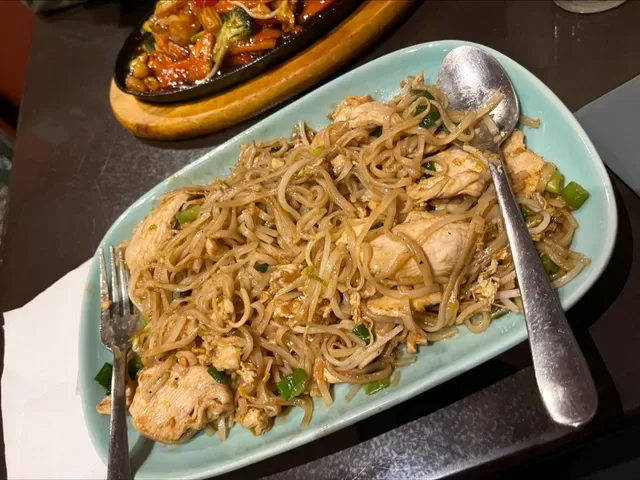 Red Spoon Thai Eatery