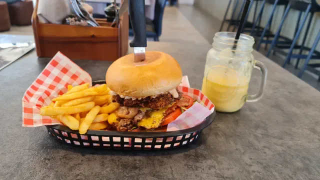 Alkimos Cafe & Grill