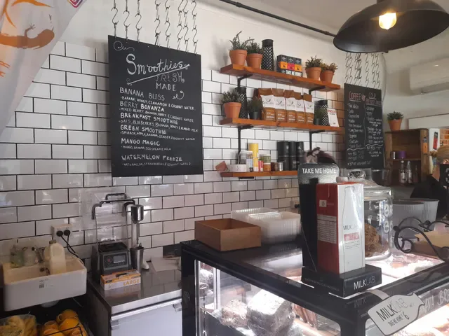 Kinky Lizard Cafe on Mews