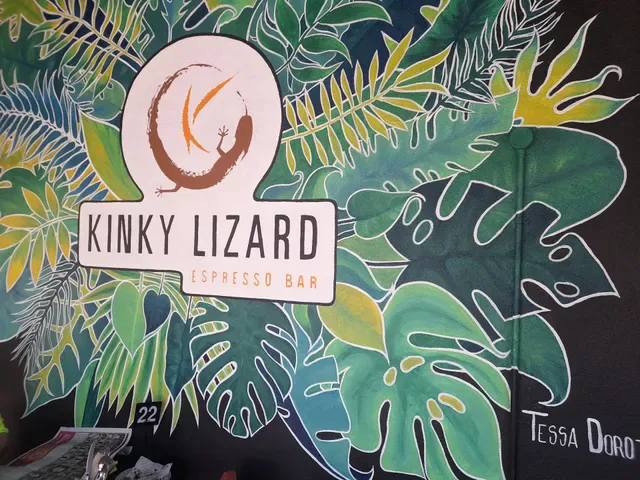 Kinky Lizard Cafe on Mews