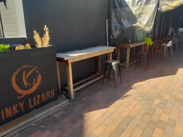 Kinky Lizard Cafe on Mews