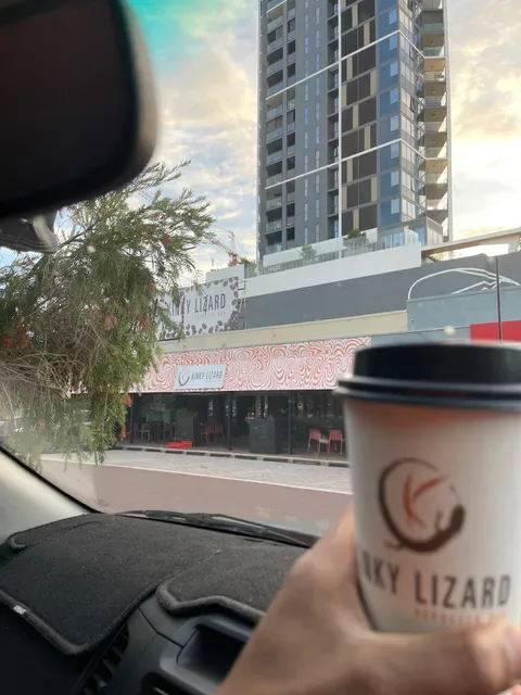 Kinky Lizard Cafe on Mews