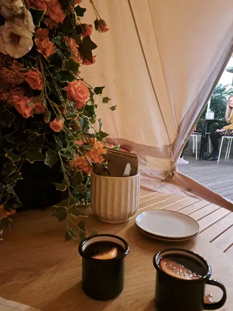 The Quarter Acre Hotel