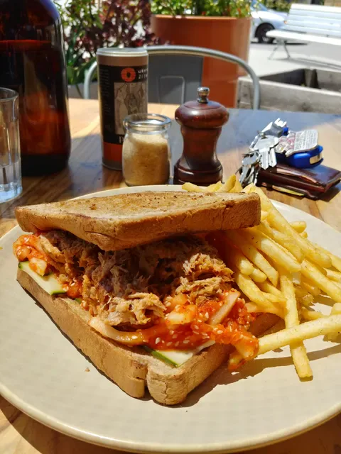 BOM Cafe