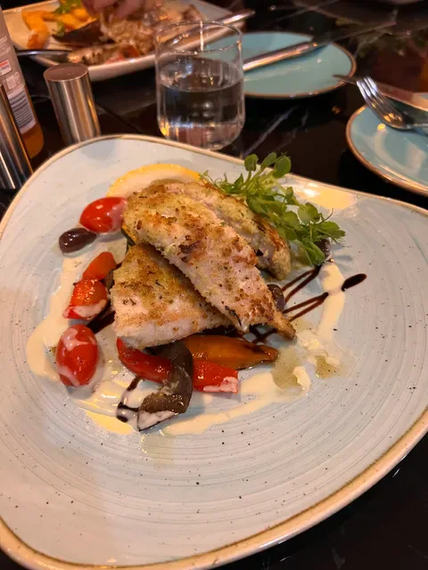 TheCray Seafood & Grill Restaurant, Belmont