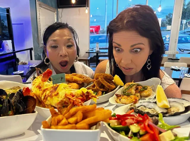 TheCray Seafood & Grill Restaurant, Belmont