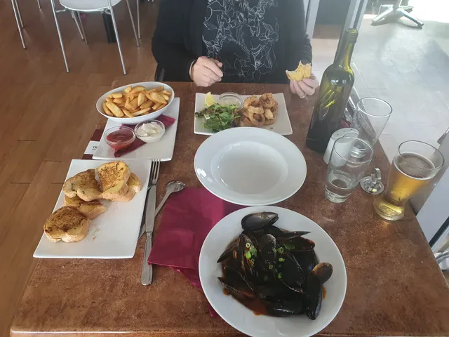 TheCray Seafood & Grill Restaurant, Belmont